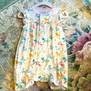 NWOT magnetic me 9-12 month unicorn onesie super cute